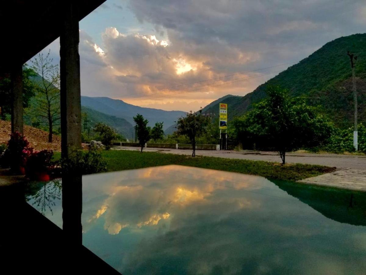 Lugina E Komanit Εξωτερικό φωτογραφία
