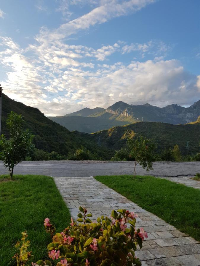 Lugina E Komanit Εξωτερικό φωτογραφία