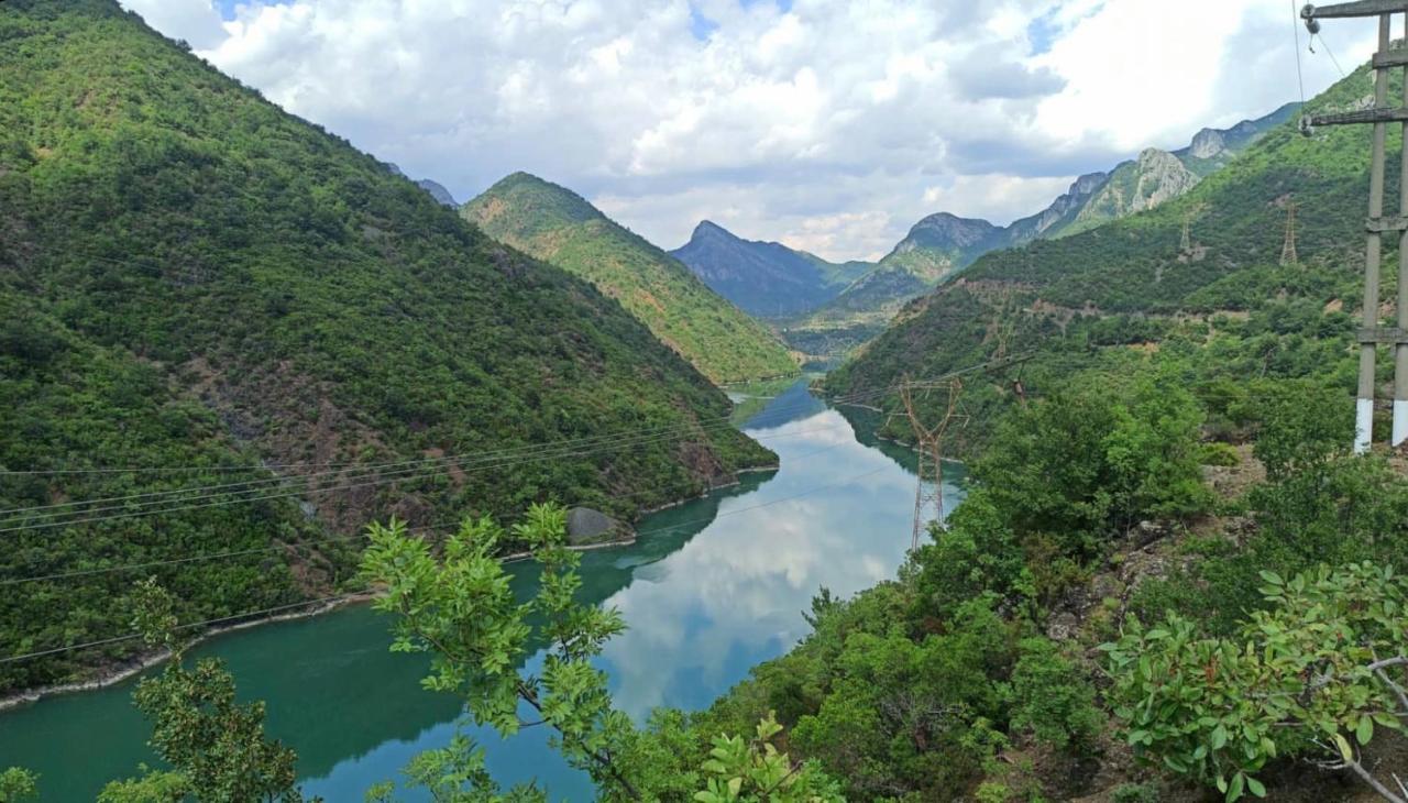 Lugina E Komanit Εξωτερικό φωτογραφία