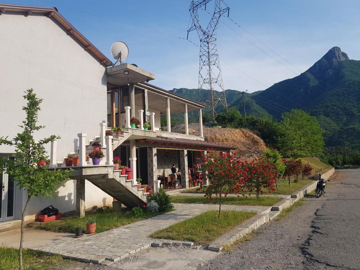 Lugina E Komanit Εξωτερικό φωτογραφία