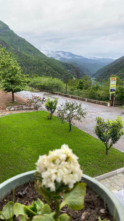 Lugina E Komanit Εξωτερικό φωτογραφία