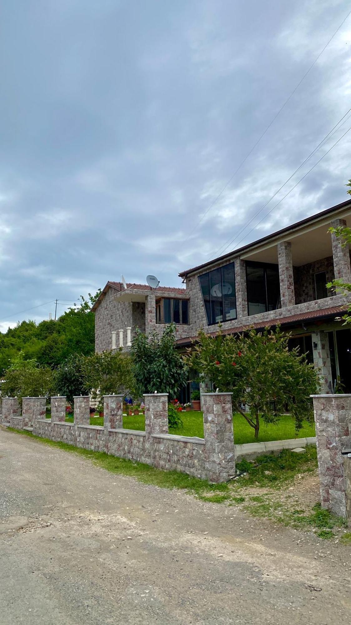 Lugina E Komanit Εξωτερικό φωτογραφία